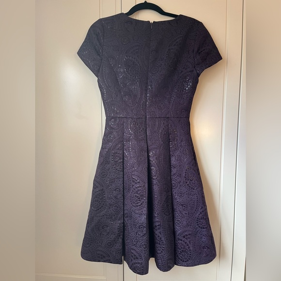 BANANA REPUBLIC PLEATED PURPLE DRESS WITH TEXTURED PATTERN - LIKE NEW - Picture 5 of 5